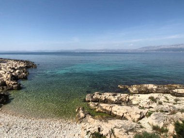 Hırvatistan 'daki Brac adasının kıyıları