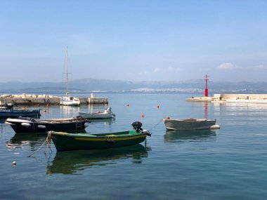 Hırvatistan 'ın Brac adasındaki Sutivan limanı