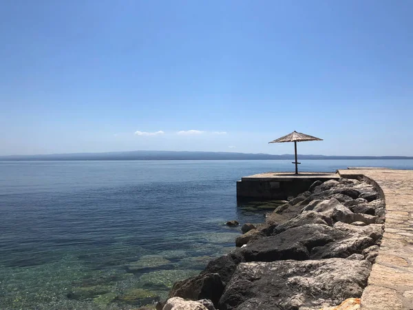 Sonnenschirm Der Bucht Trstenik Split Kroatien — Stockfoto