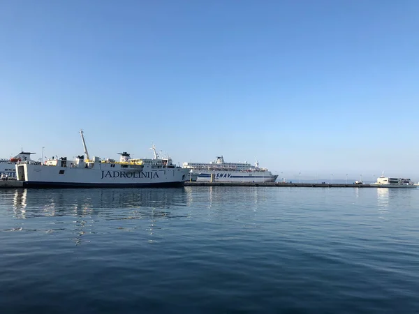 Hırvatistan Split Limanındaki Feribotlar — Stok fotoğraf