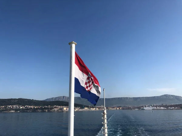 Bandera Croata Ferry Mientras Sale Split Croacia Con Ferry — Foto de Stock