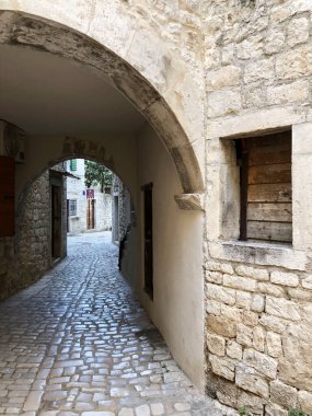 Hırvatistan 'ın eski Trogir kentinde kapı