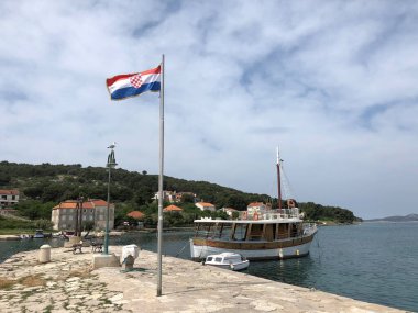 Hırvatistan 'ın Zlarin limanında rıhtım