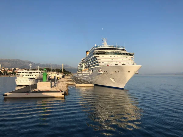 Kryssningsfartyg Hamnen Split Kroatien — Stockfoto