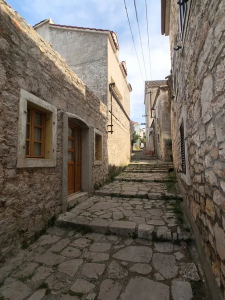 クロアチアのズラリンの旧市街の路地 — ストック写真