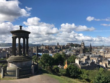 Edinburgh İskoçya 'daki Calton Hill' deki Dugald Stewart Anıtı