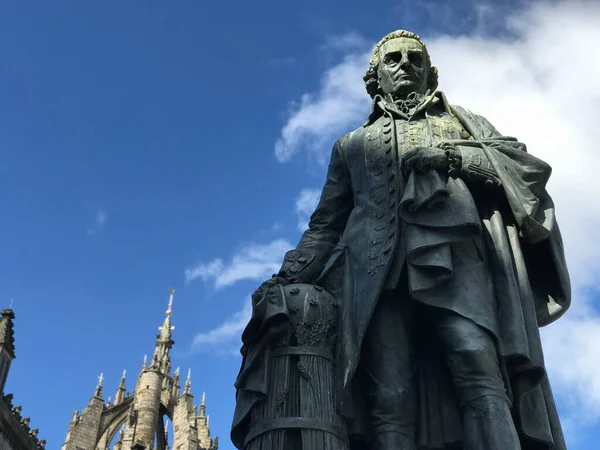 Edinburgh İskoçya 'da Adam Smith Heykeli