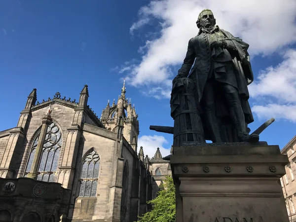 Edinburgh İskoçya 'da Adam Smith Heykeli