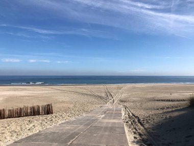 Friesland 'daki Ameland Adası' ndaki plaj. Hollanda.