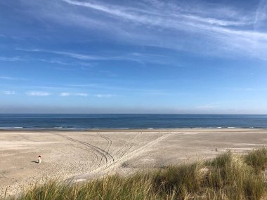 Friesland 'daki Ameland Adası' ndaki plaj. Hollanda.