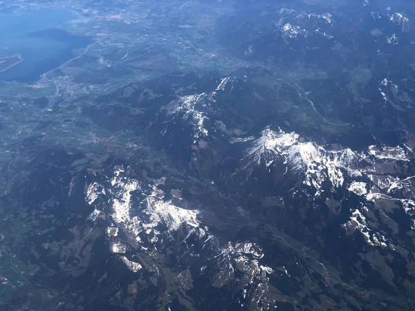 Летающие Над Снежными Альпами Европе — стоковое фото
