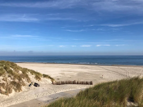 Friesland 'daki Ameland Adası' ndaki plaj. Hollanda.