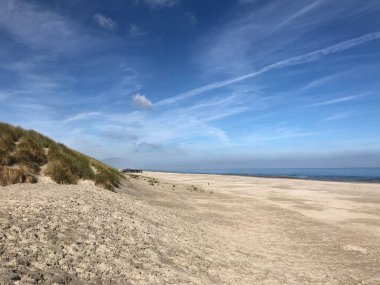 Friesland 'daki Ameland Adası' ndaki plaj. Hollanda.