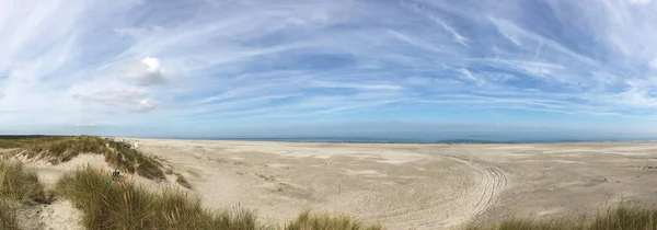 荷兰弗里斯兰亚姆兰岛上海滩上的全景 — 图库照片