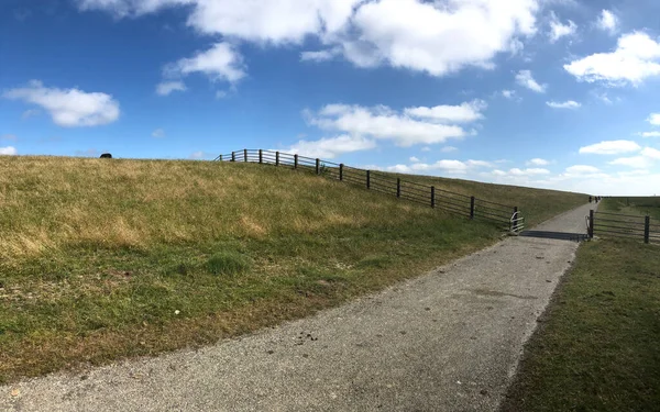 Piste Cyclable Une Digue Sur Schiermonnikoog Aux Pays Bas — Photo