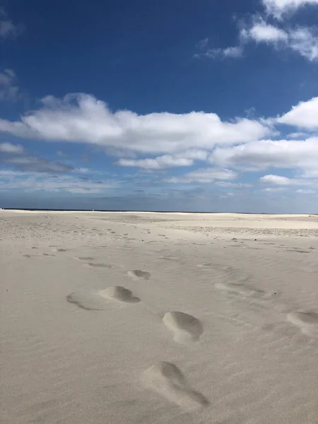 Passi Nella Sabbia Della Spiaggia Schiermonnikoog Paesi Bassi — Foto Stock