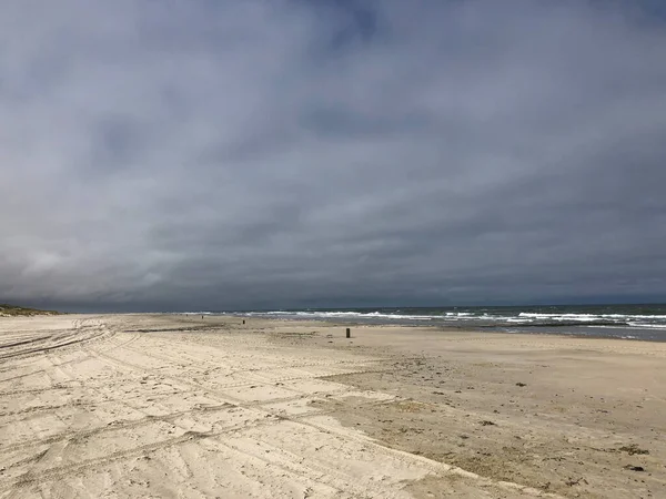 Sötét Felhők Strand Felett Vlieland Hollandia — Stock Fotó