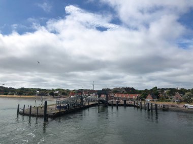 Vlieland 'den Hollanda' ya giden feribot.