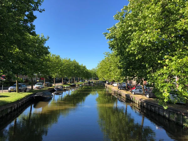 Canal Ciudad Alrededor Bolsward Frisia Países Bajos —  Fotos de Stock