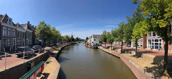 Klein Diep kanalından Panorama Dokkum, Friesland Hollanda