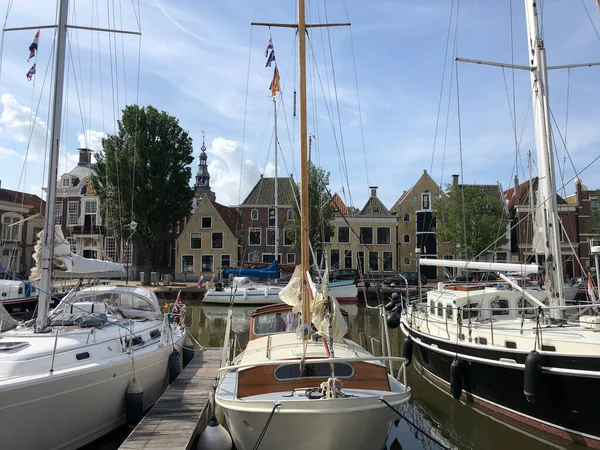 Veleros Canal Del Puerto Norte Harlingen Frisia Países Bajos — Foto de Stock