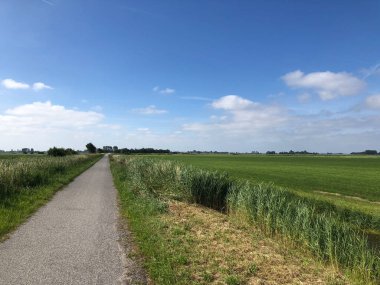 Friesland, Hollanda 'da bisiklet yolu