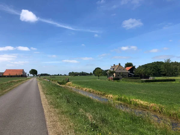 Straße Richtung Dorf Heidenskip Friesland Niederlande — Stockfoto