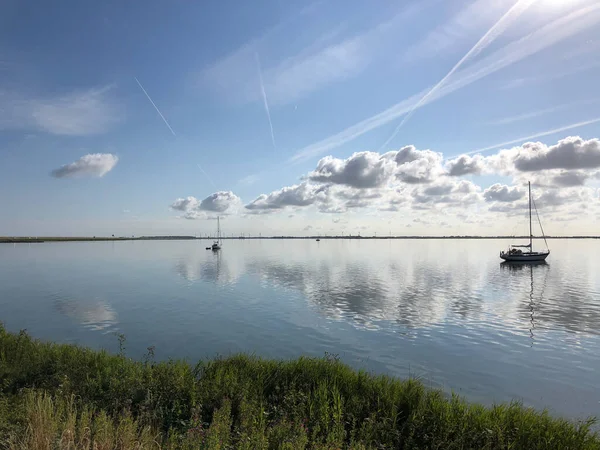 Zeilboten Aan Het Ijsselmeer Bij Kornwerderzand Friesland — Stockfoto