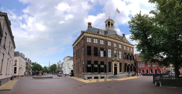 荷兰弗里斯兰Leeuwarden市政厅的全景 — 图库照片