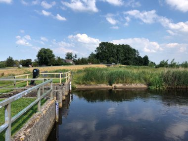 Hollanda, Friesland 'daki bir kanalda su seviyesi ölçer.