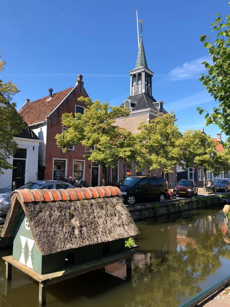 Kanał Starego Miasta Makkum Friesland Holandia — Zdjęcie stockowe