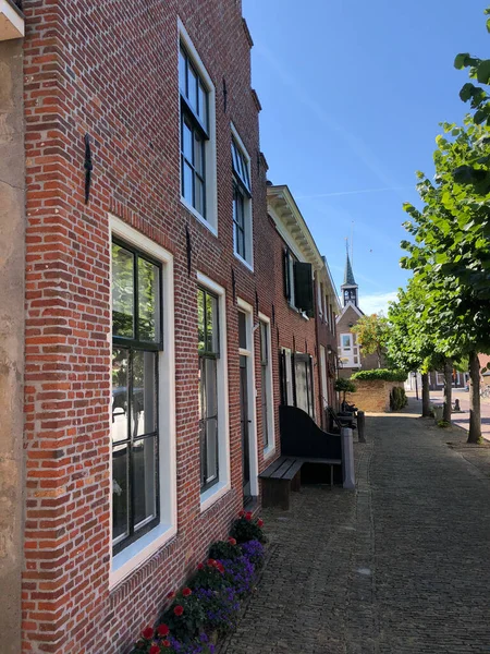 Ulica Starym Mieście Makkum Friesland Holandia — Zdjęcie stockowe