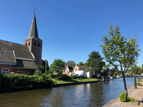 Kościół Przy Kanale Warten Friesland Holandia — Zdjęcie stockowe