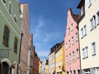 Eski Almanya 'nın Landshut kasabasında renkli evler