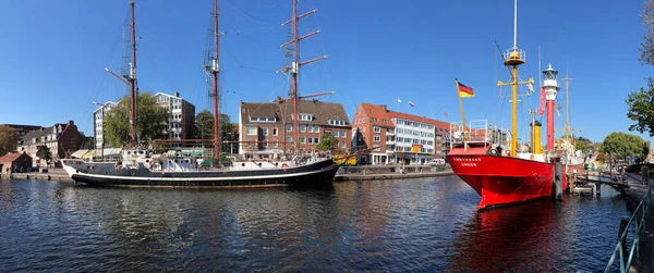 Emden Almanya 'sındaki' Ratsdelft 'limanından Panorama