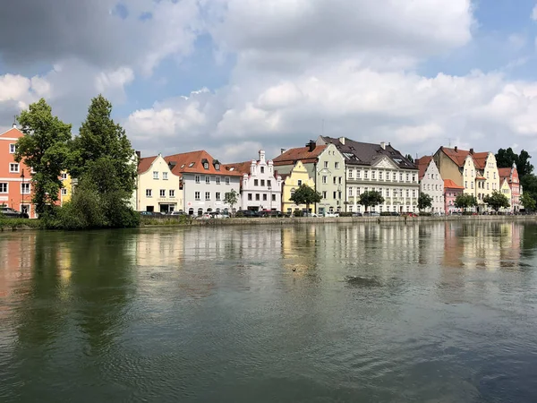 Σπίτια Στον Ποταμό Kleine Isar Στο Χερσαίο Κλείσιμο Γερμανία — Φωτογραφία Αρχείου