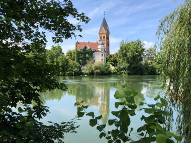 Landshut Almanya 'da Isar Nehri ve Christuskirche