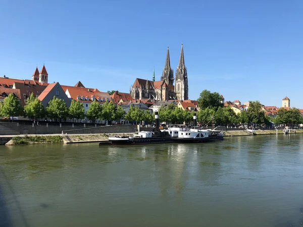 Καθεδρικός Ναός Του Αγίου Πέτρου Στον Ποταμό Δούναβη Στο Regensburg — Φωτογραφία Αρχείου