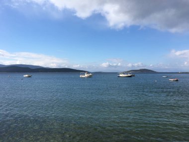 Marmari Yunanistan limanında küçük tekneler