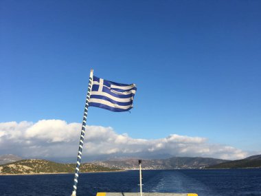 Yunanistan 'da Marmari' den Rafina 'ya giden feribotta Yunan bayrağı