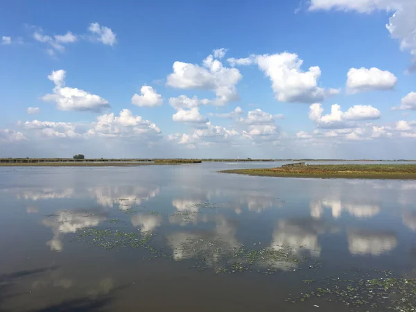 Wolken Reflectie Een Meer Bij Hortobagy National Park Hongarije — Stockfoto