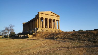 Juno Tapınağı, İtalya 'nın Agrigento kentindeki MÖ 5. yüzyıl Yunan tapınağı.