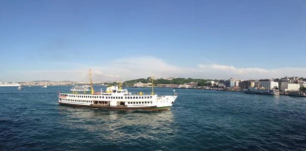 イスタンブールのゴールデンホーンからのパノラマトルコ — ストック写真