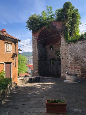 Tor Cucherna İtalya, Trieste 'de bir kule