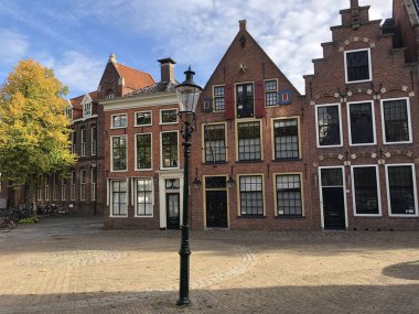 Hollanda 'nın eski Groningen kasabasında mimarlık.