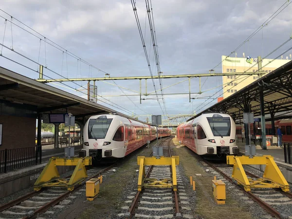 Hollanda Daki Groningen Merkez Stasyonunda Arriva Trenleri — Stok fotoğraf