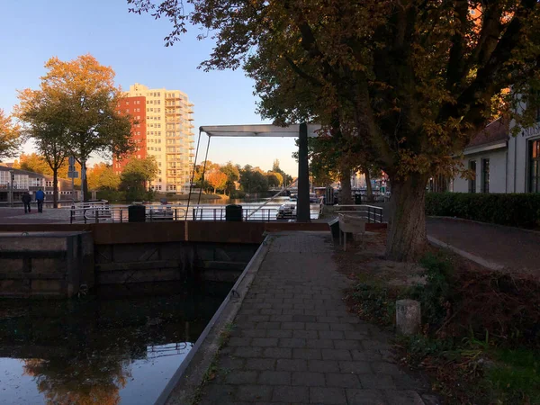 荷兰格罗宁根的运河锁 — 图库照片