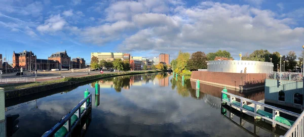 Panorama Kanálu Kolem Groningerova Muzea Groningu — Stock fotografie