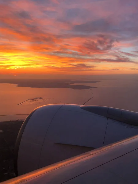 Solnedgång När Flyger Över Nederländerna — Stockfoto