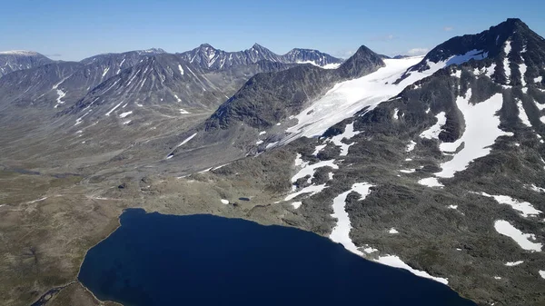 Lago Montañas Nevadas Parque Nacional Jotunheimen Noruega — Foto de Stock